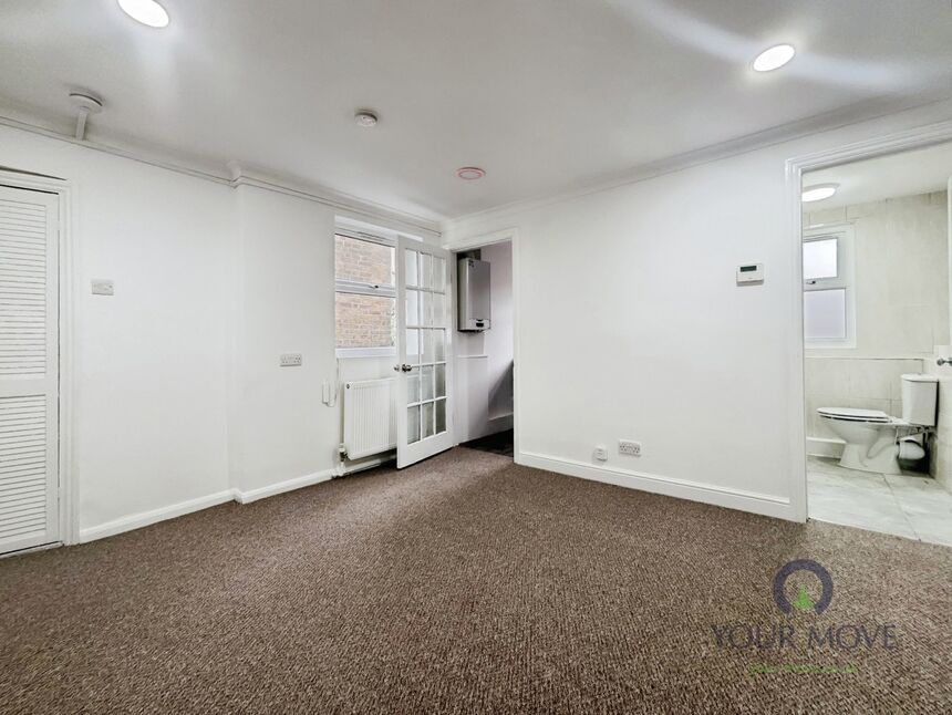 Flat Grove Close in Greater London