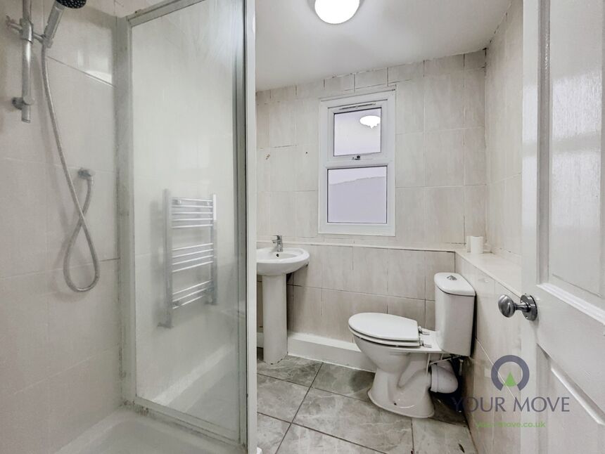 Flat Grove Close in Greater London