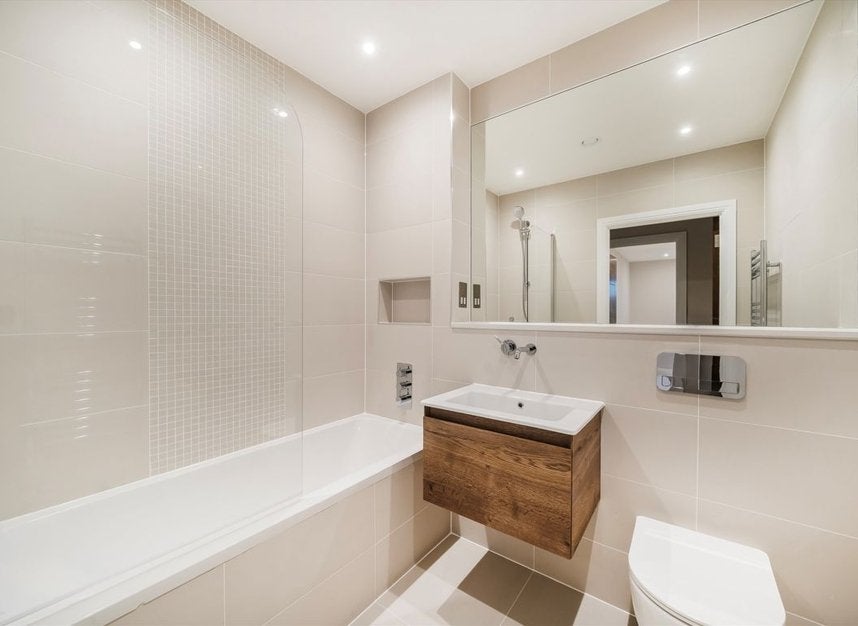 Flat Merton Road in Greater London