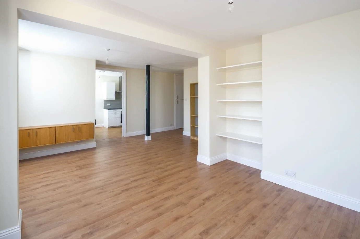 Flat Coppetts Road in Greater London
