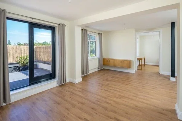 Flat Coppetts Road in Greater London