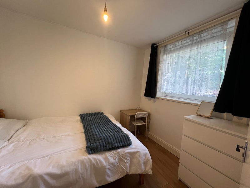 Room Devas Street in Greater London