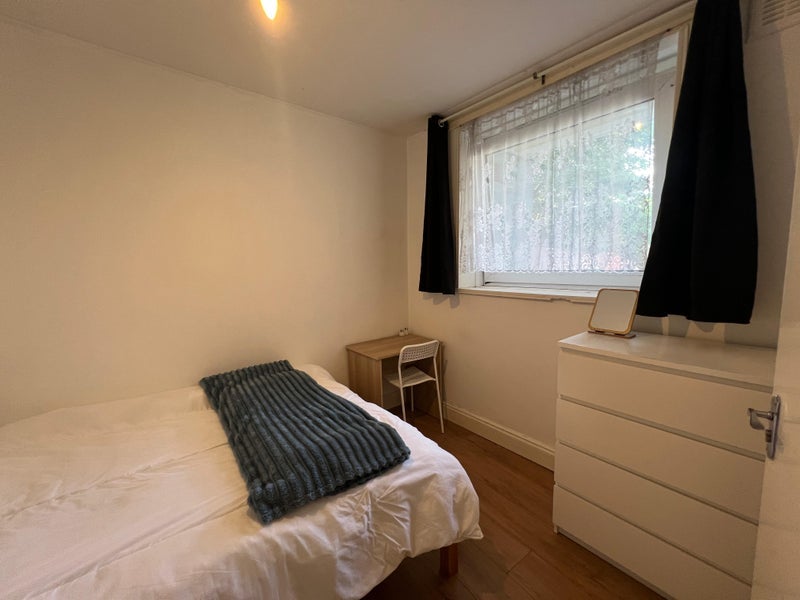 Room Devas Street in Greater London