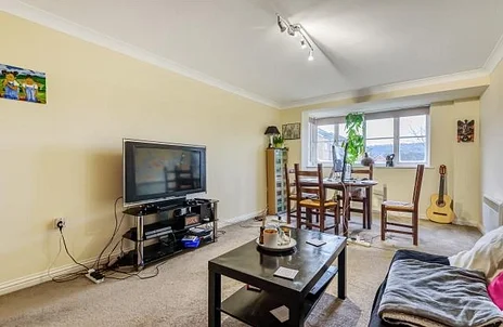 Flat Ambares Court in Midsomer Norton