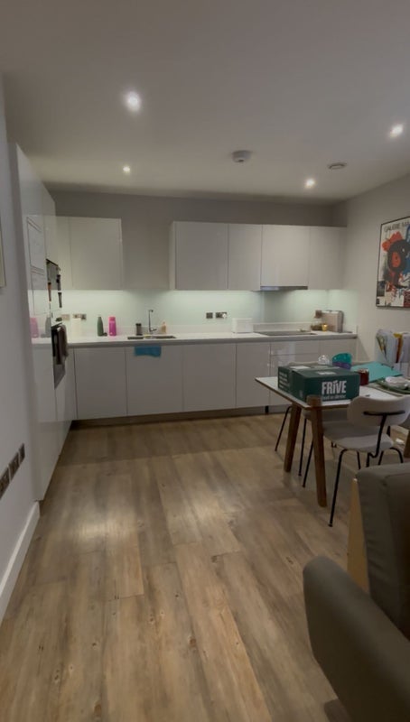 Flat Tyssen Street in Greater London