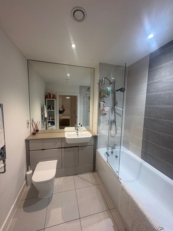 Room Ponton Road in Greater London