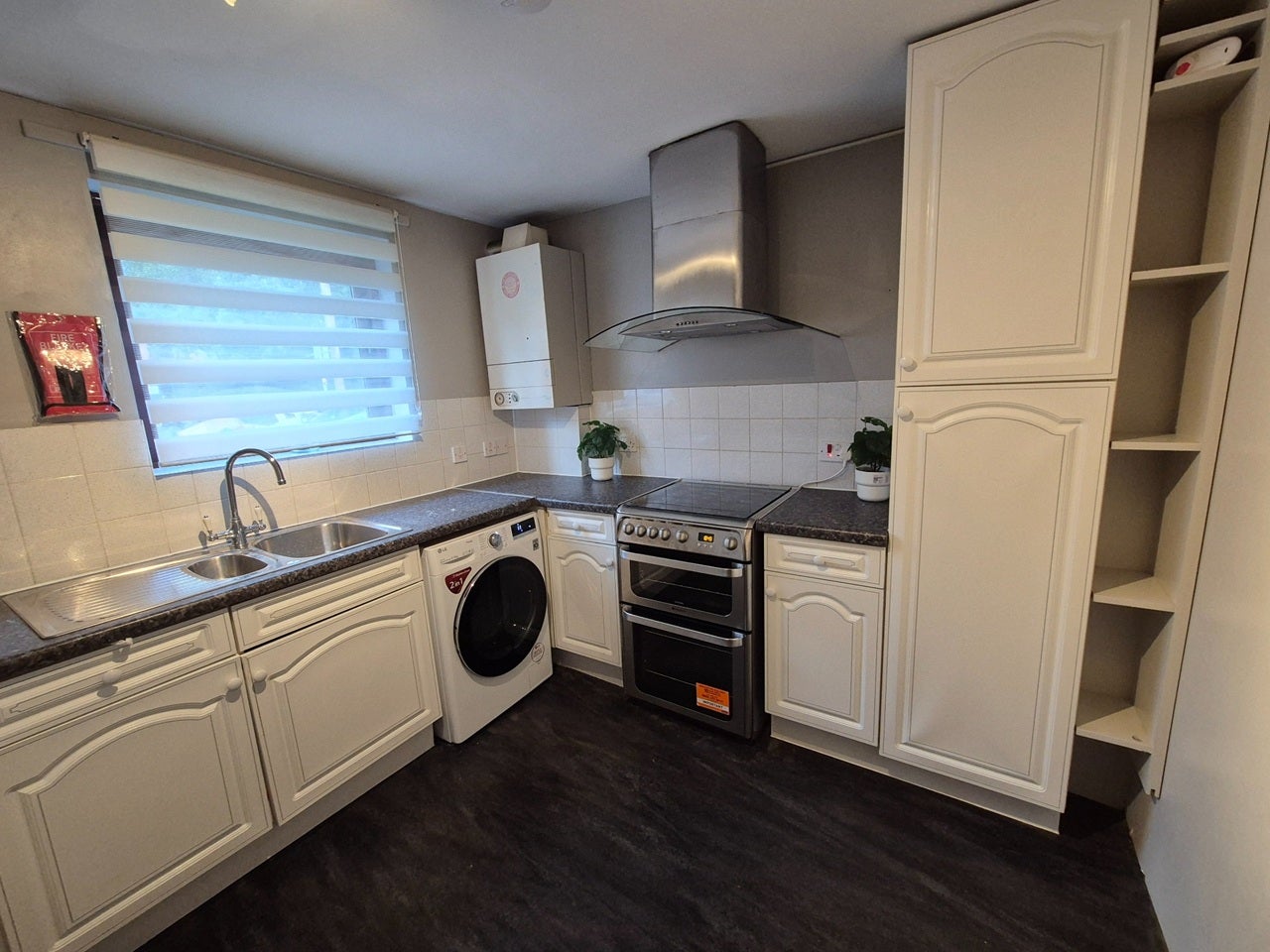 Flat Mordaunt Road in Greater London