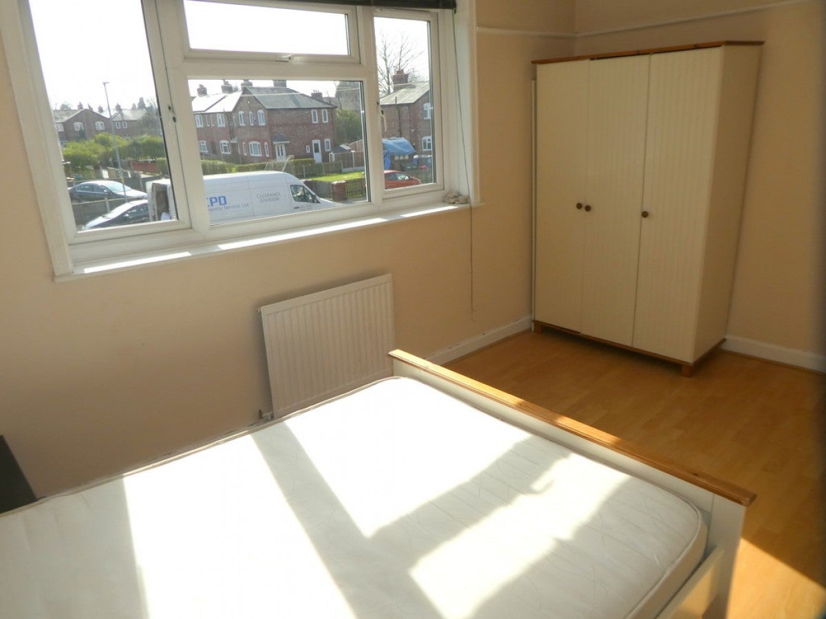 Flat Abergele Road in Manchester