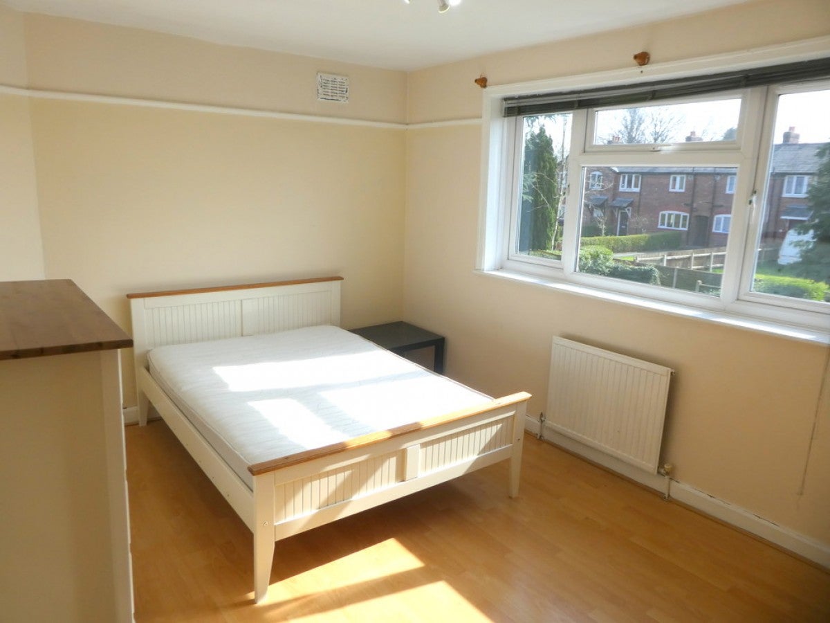 Flat Abergele Road in Manchester