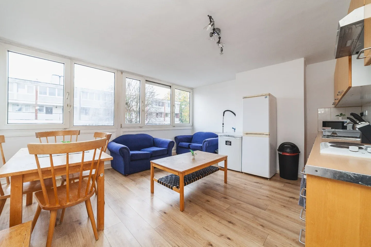 Room Hersham Close in Greater London