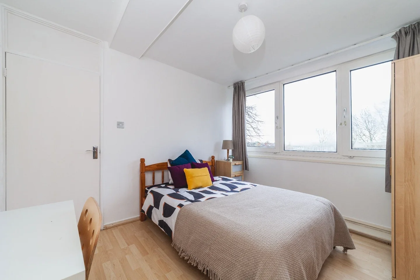 Room Hersham Close in Greater London
