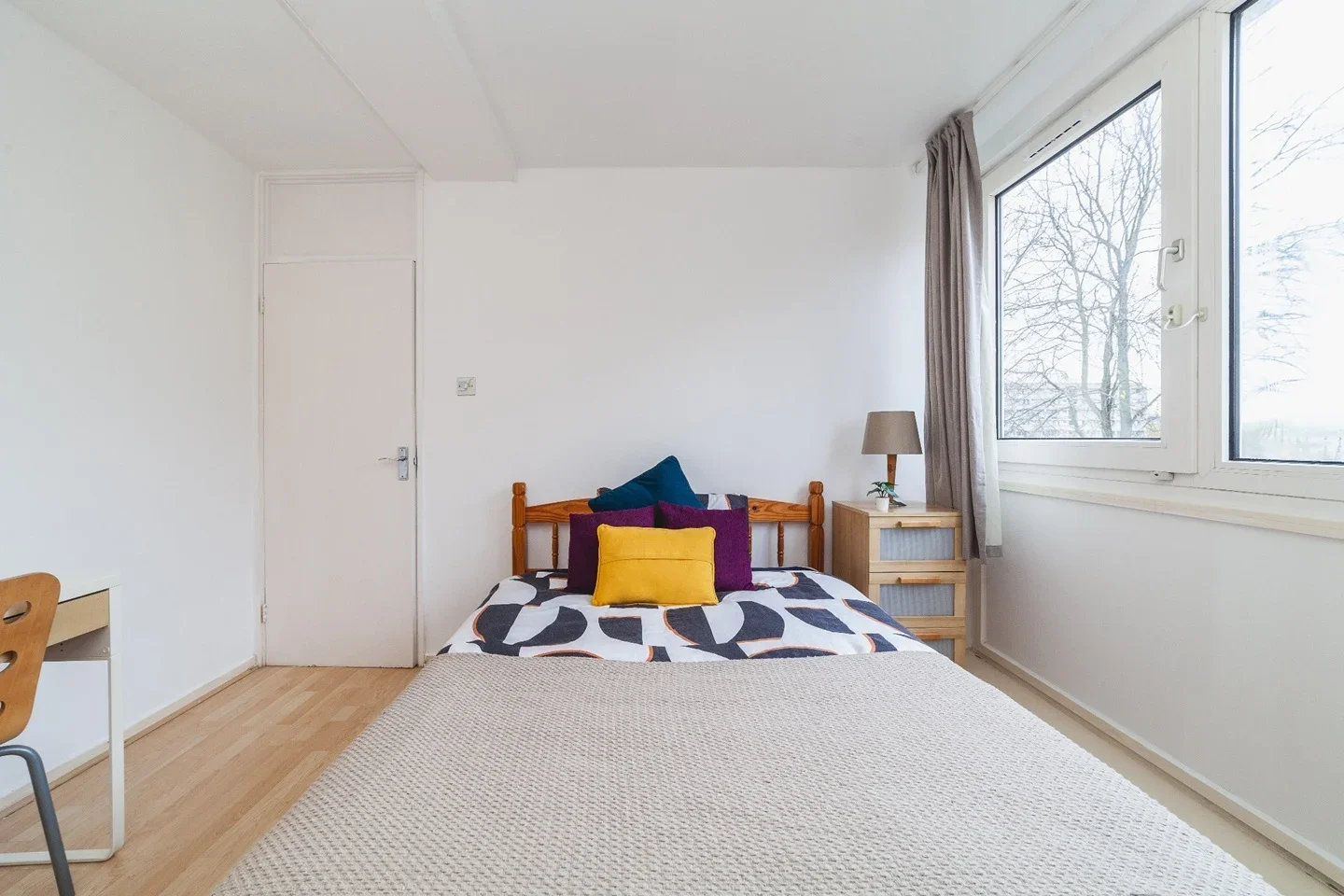 Room Hersham Close in Greater London