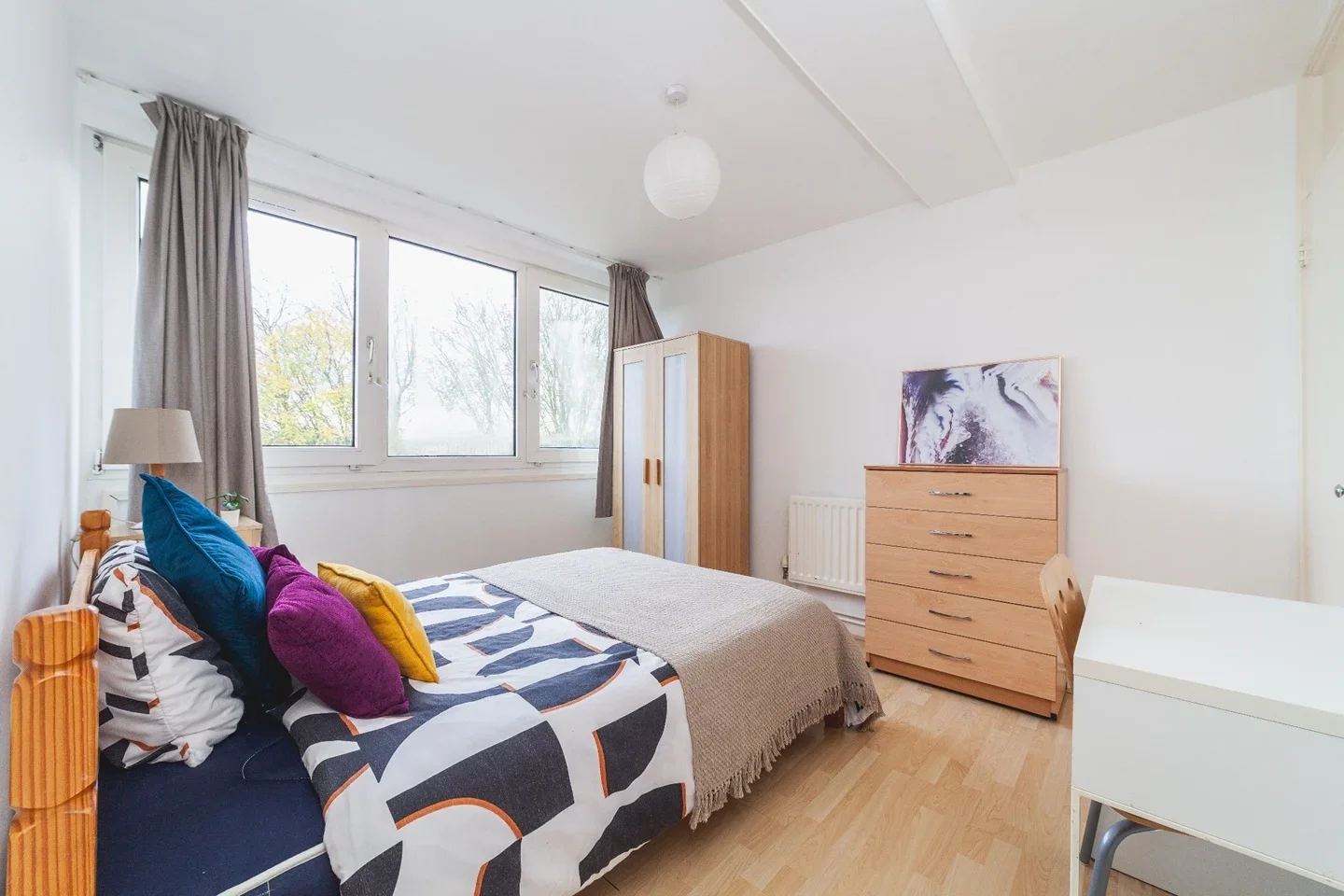 Room Hersham Close in Greater London