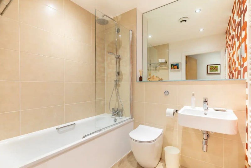 Room Woodmill Close in Greater London