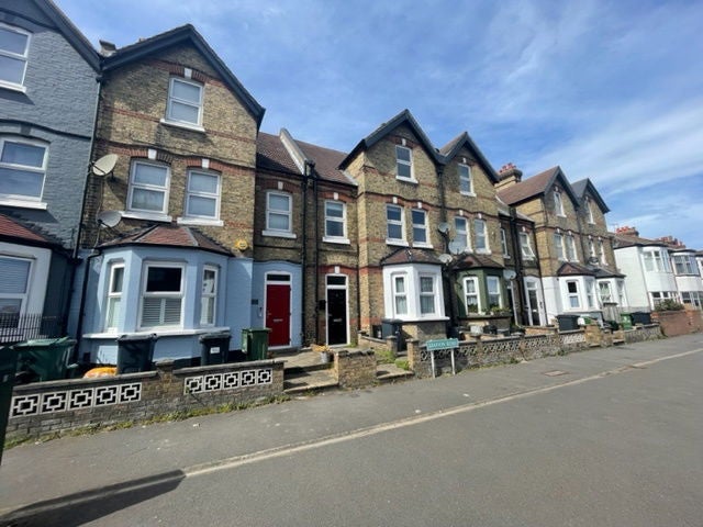 Flat Station Road in Greater London