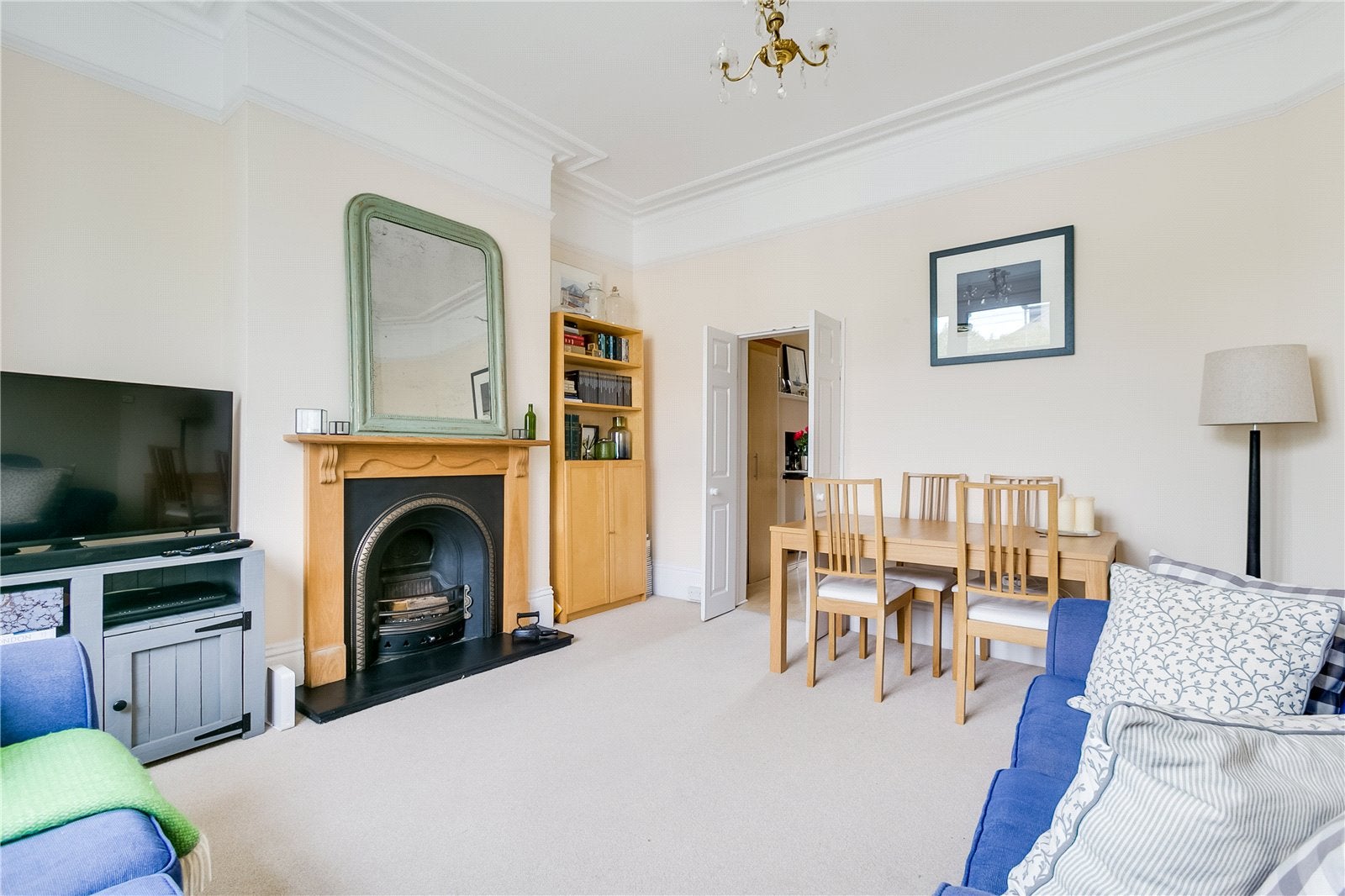 Flat Mayford Road in Greater London