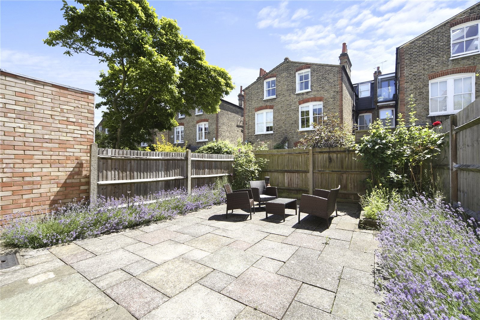 Flat Mayford Road in Greater London