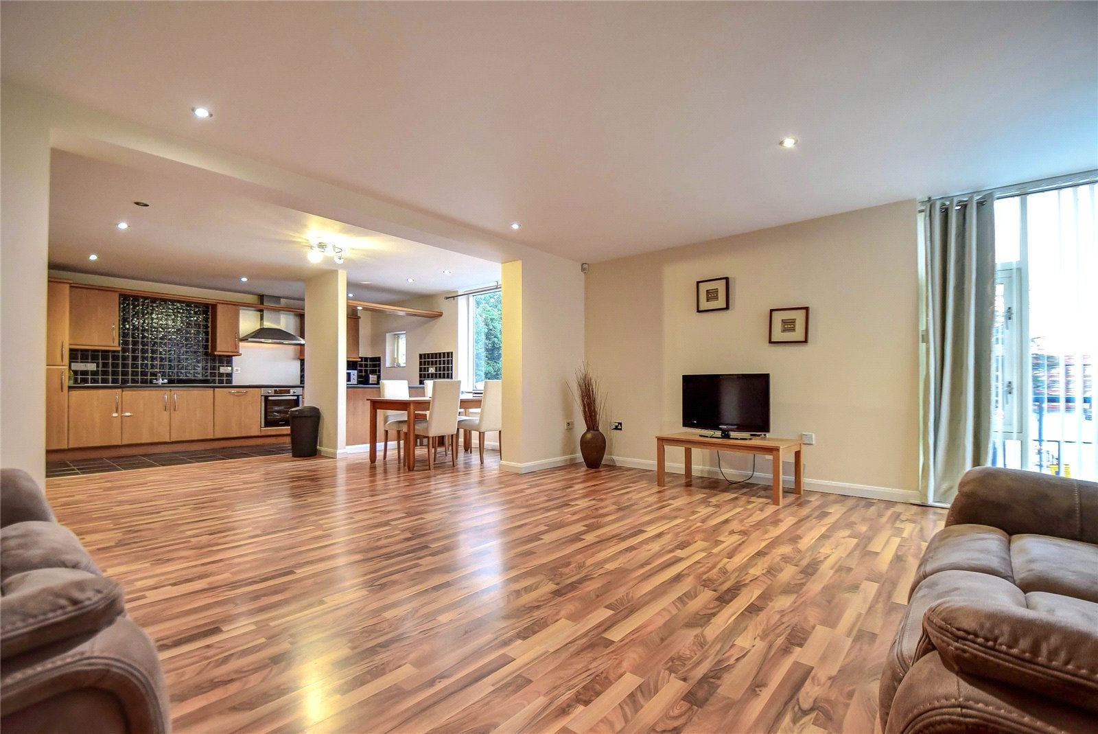 Flat Jarratt Street in Hull