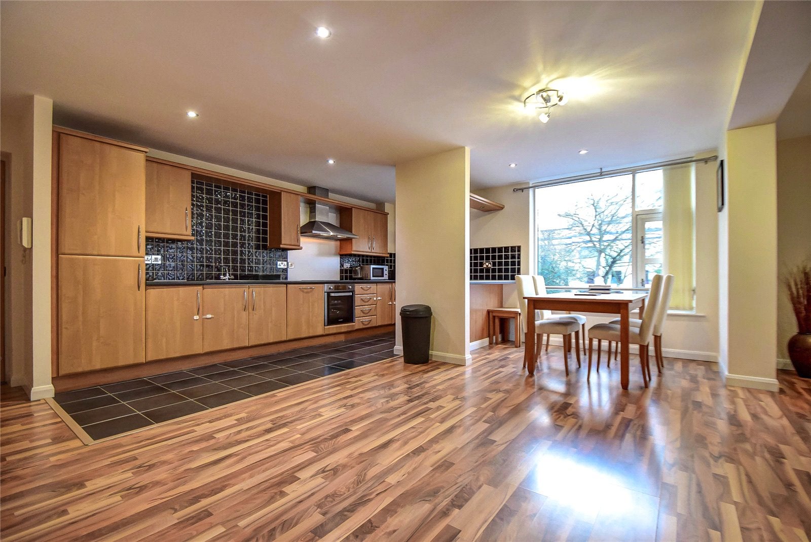 Flat Jarratt Street in Hull