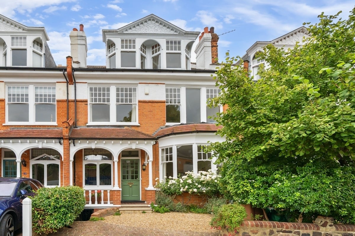 House Elms Avenue in Greater London