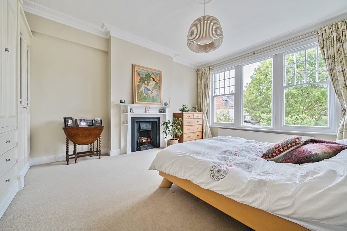 House Elms Avenue in Greater London