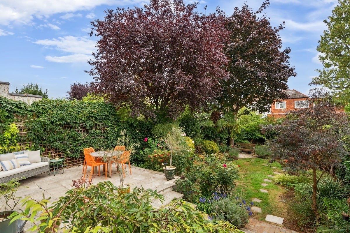 House Elms Avenue in Greater London