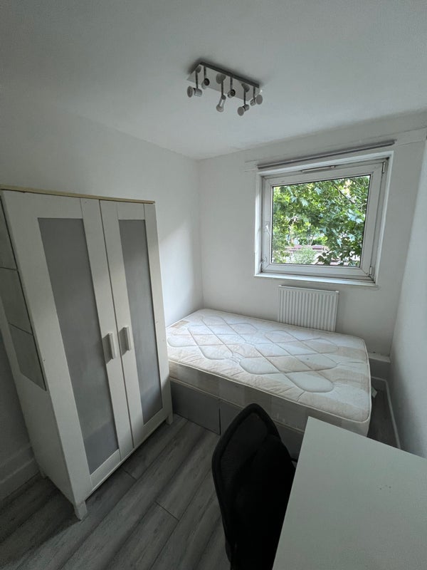 Room Cephas Street in Greater London