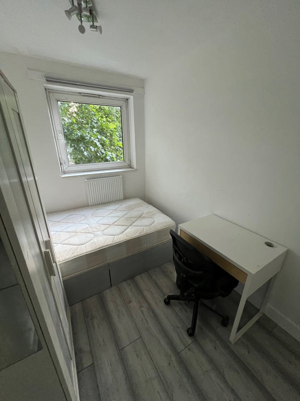 Room Cephas Street in Greater London