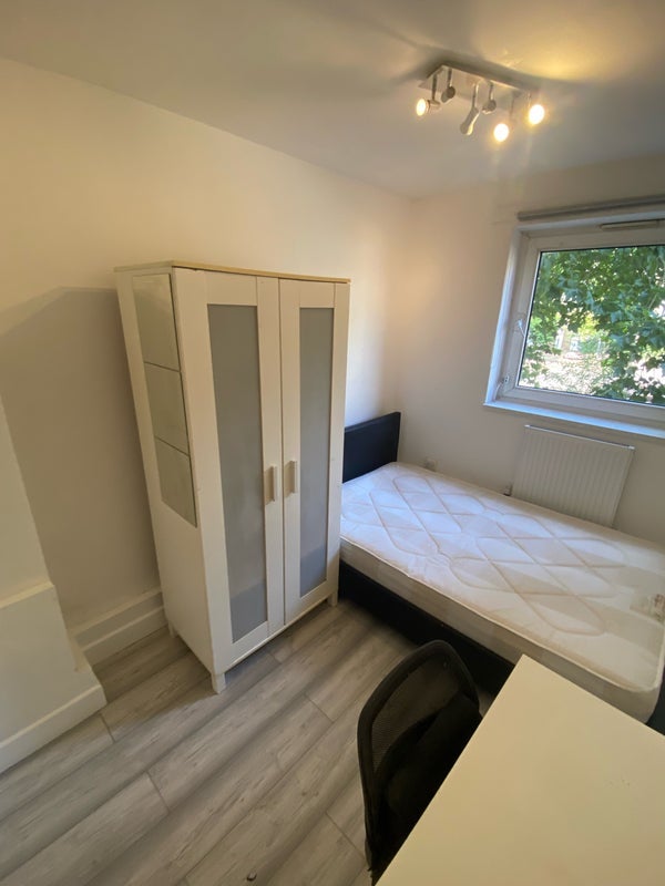 Room Cephas Street in Greater London