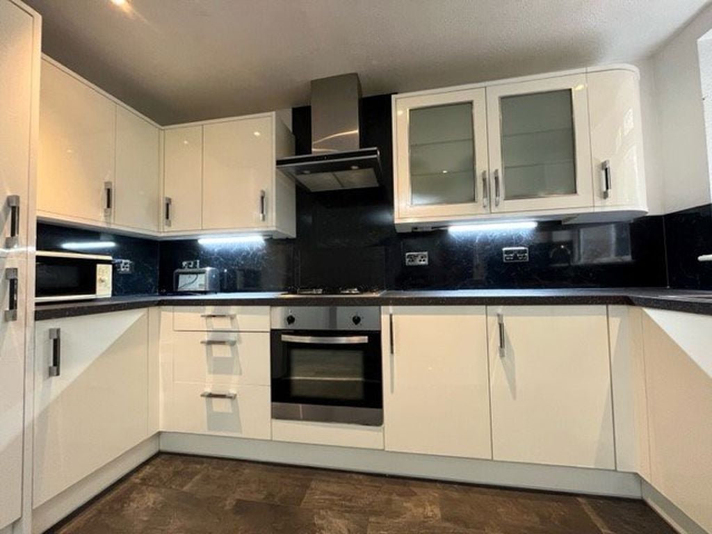 Flat Seagate in Dundee