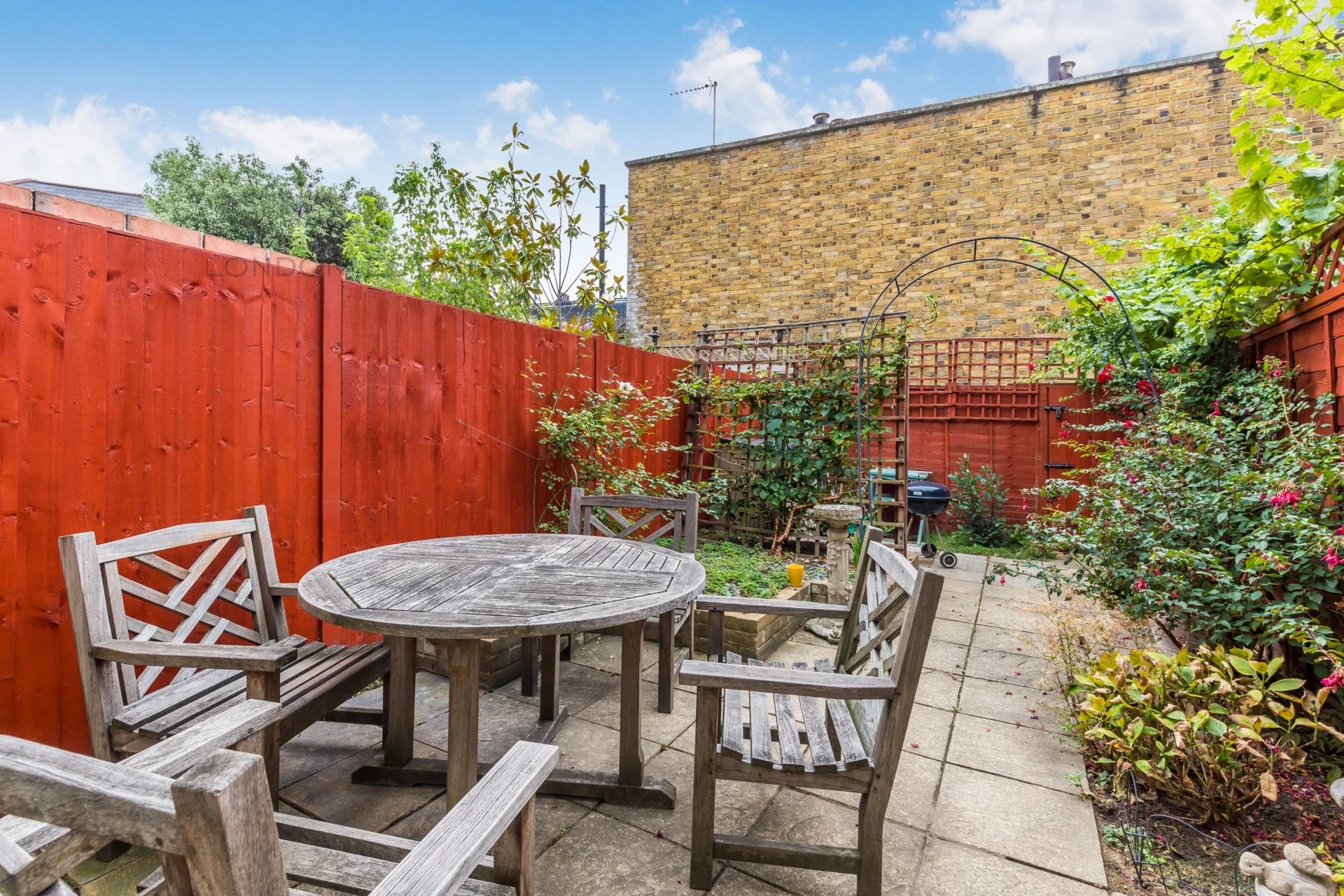 House Ravenscourt Gardens in Greater London