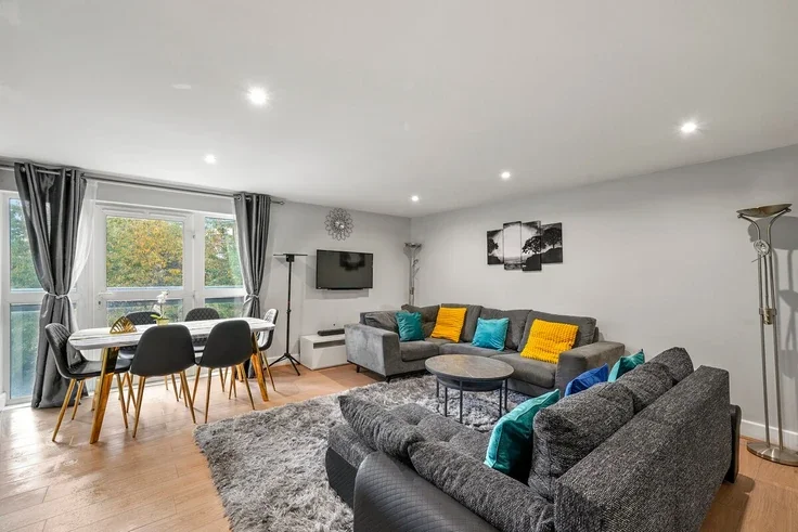 Flat Gaverick Mews in Greater London