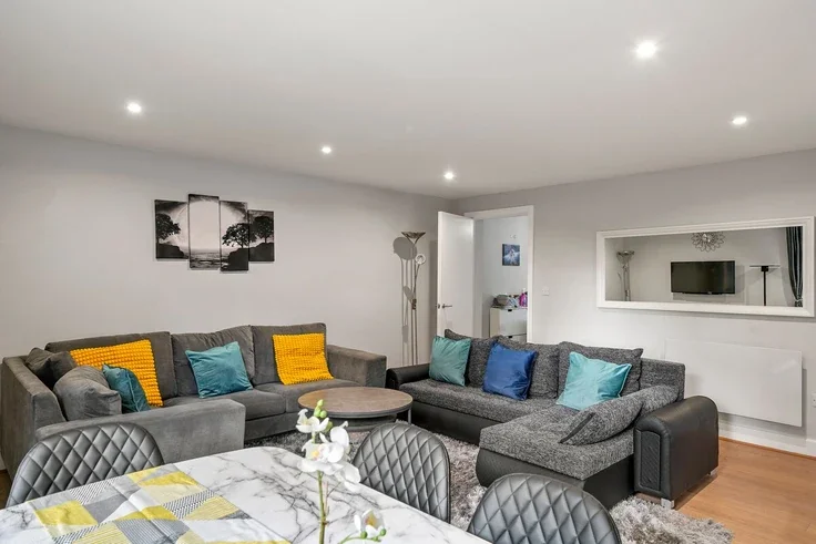 Flat Gaverick Mews in Greater London