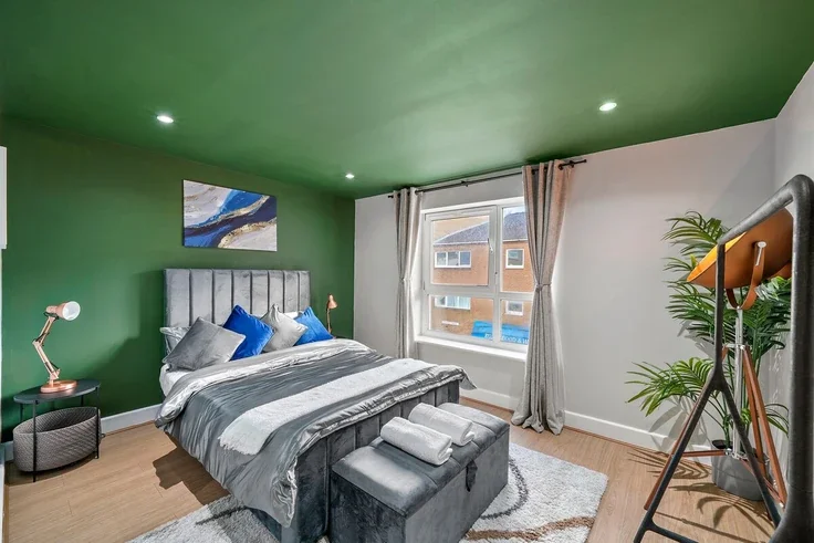 Flat Gaverick Mews in Greater London