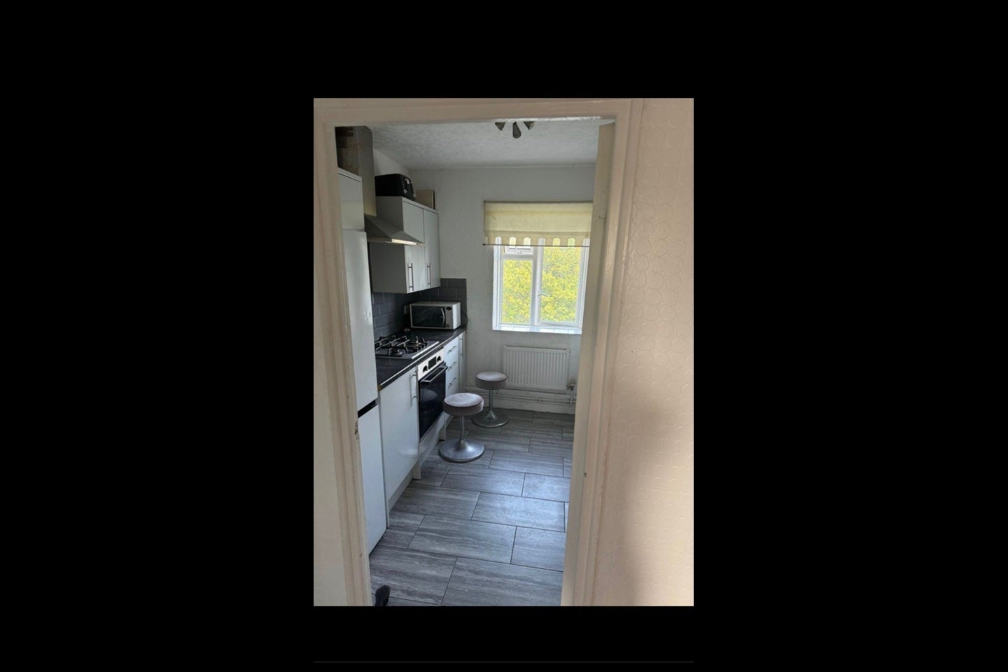 Room Restons Crescent in Greater London