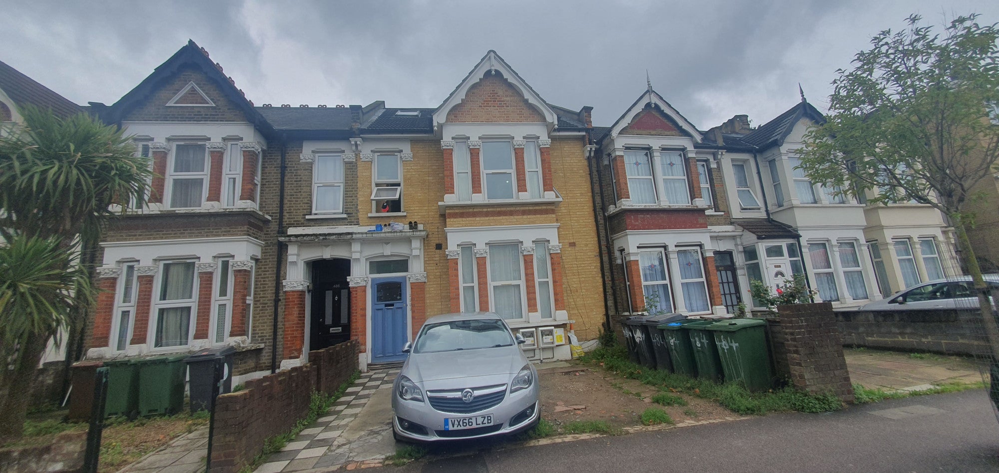 Flat Boundary Road in Greater London