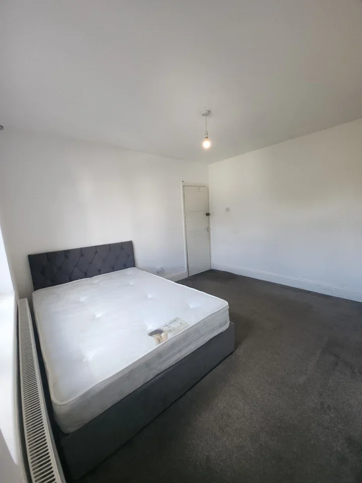 Room Chinbrook Road in Greater London