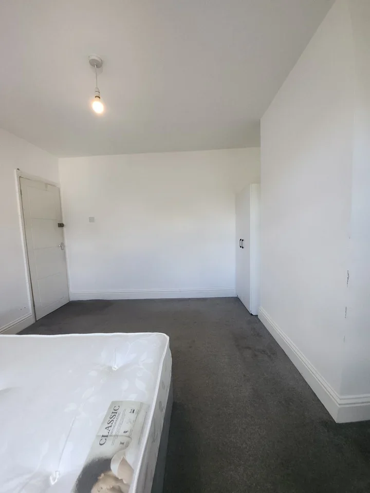 Room Chinbrook Road in Greater London