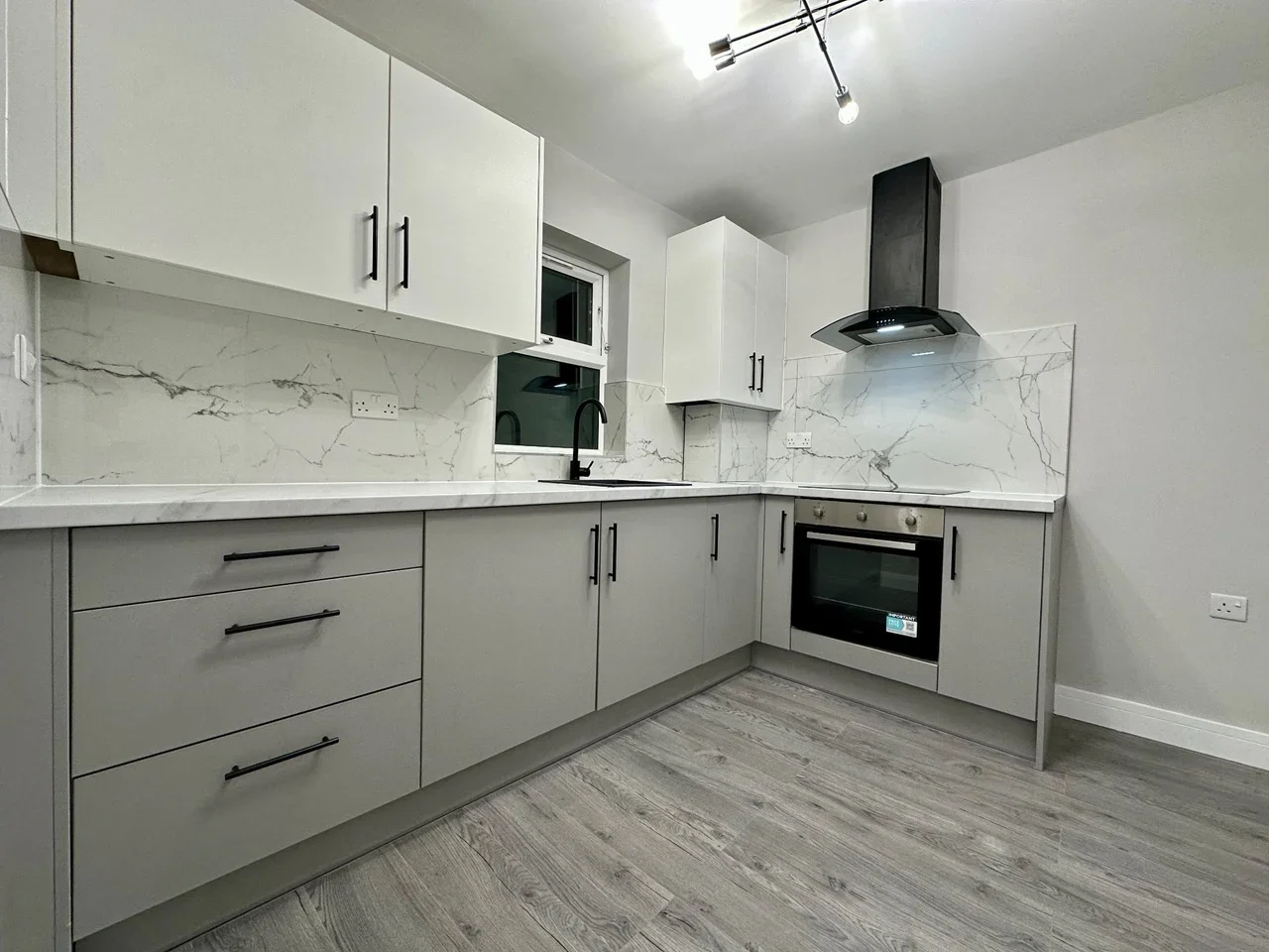 Flat Glenparke Road in Greater London