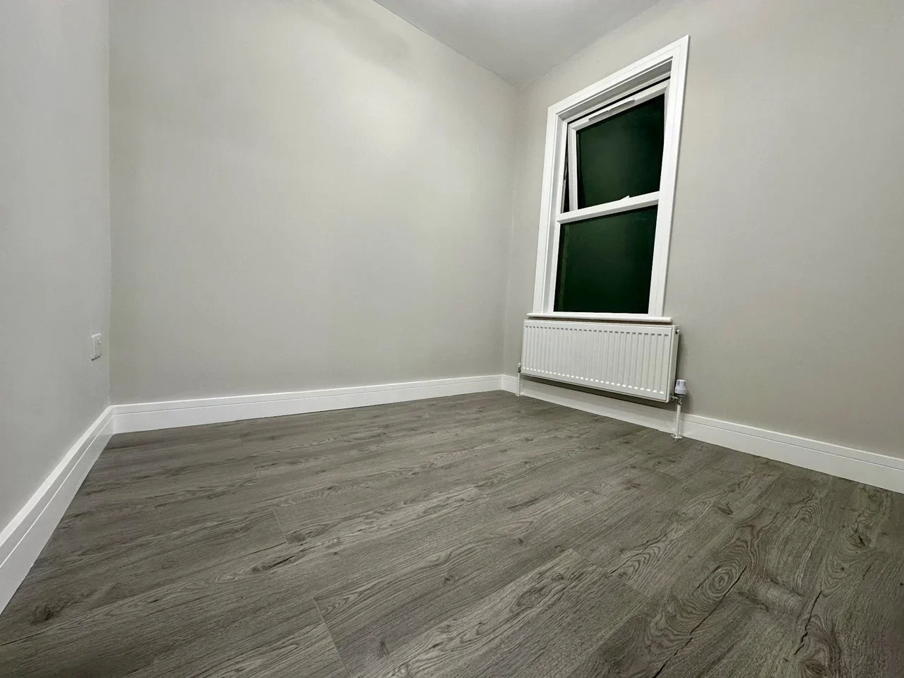 Flat Glenparke Road in Greater London