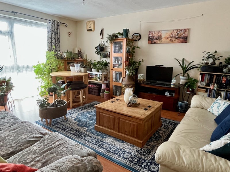 Room Pickering Court in Greater London
