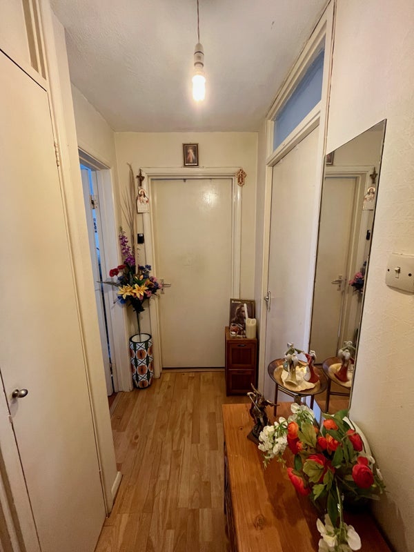 Room Pickering Court in Greater London