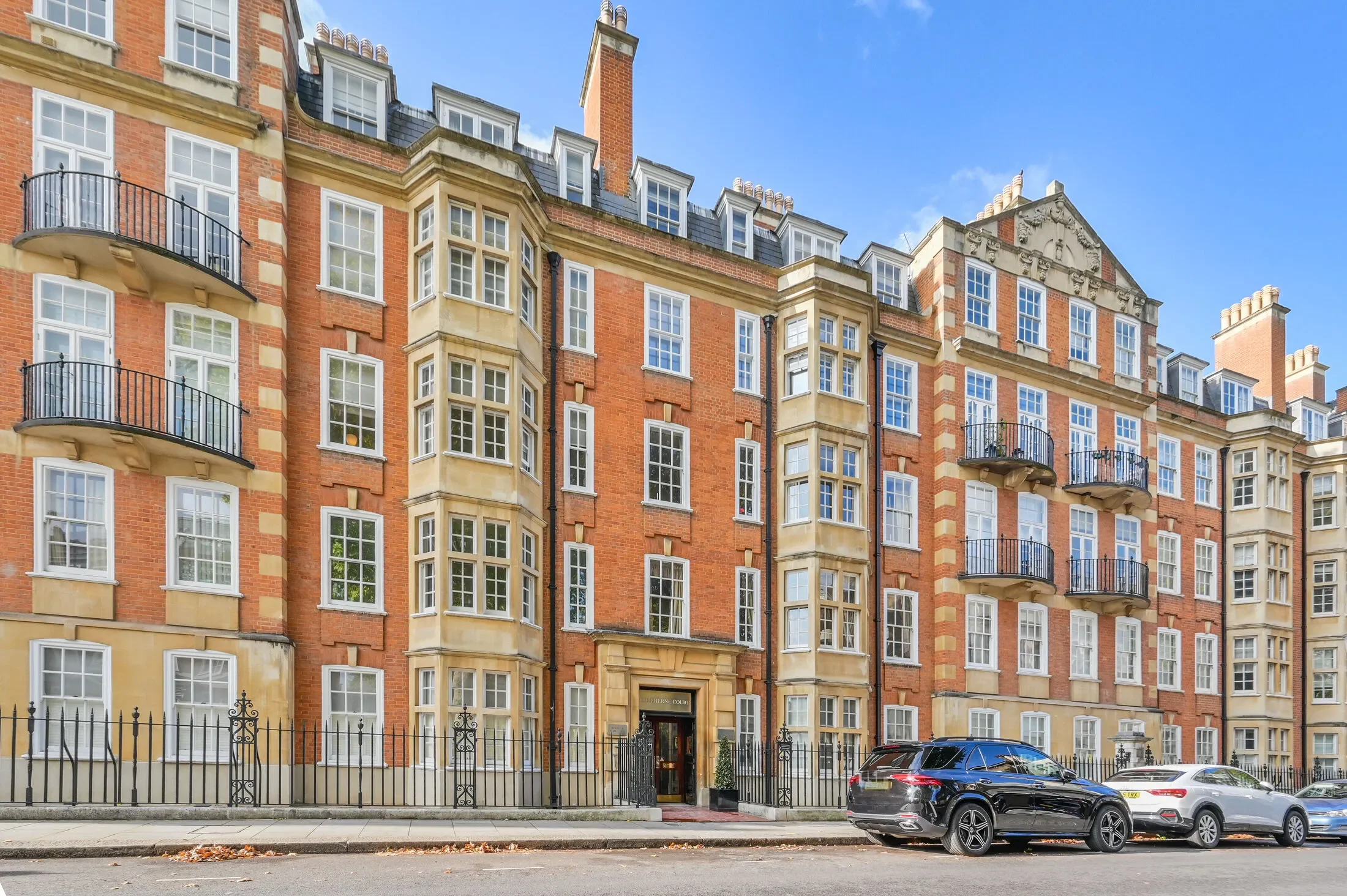 Flat Redcliffe Square in Greater London
