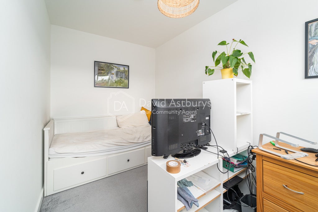 Flat Louis Close in Greater London