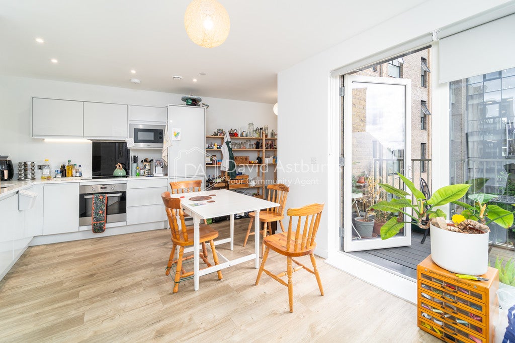 Flat Louis Close in Greater London