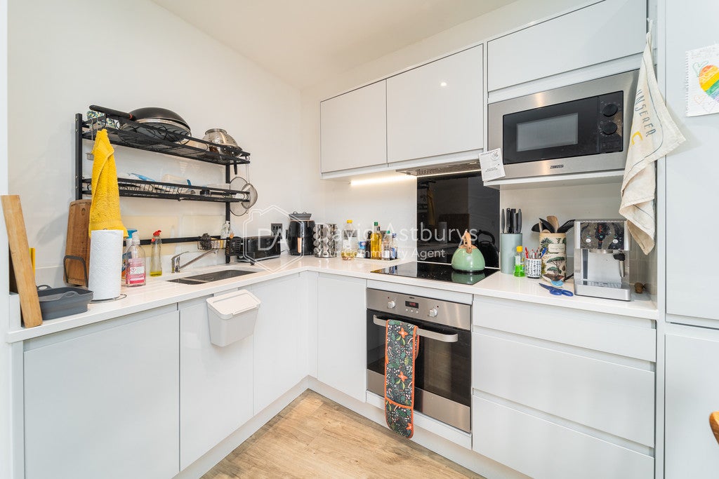 Flat Louis Close in Greater London