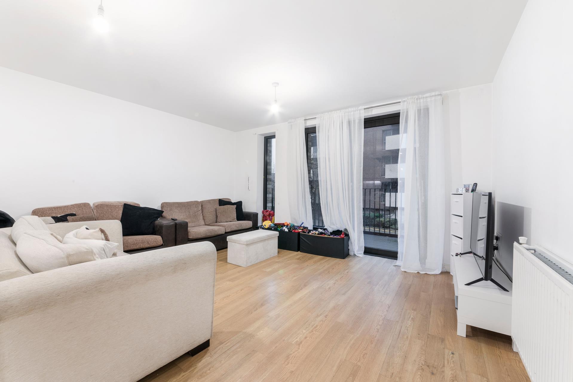 Flat Bramwell Way in Greater London