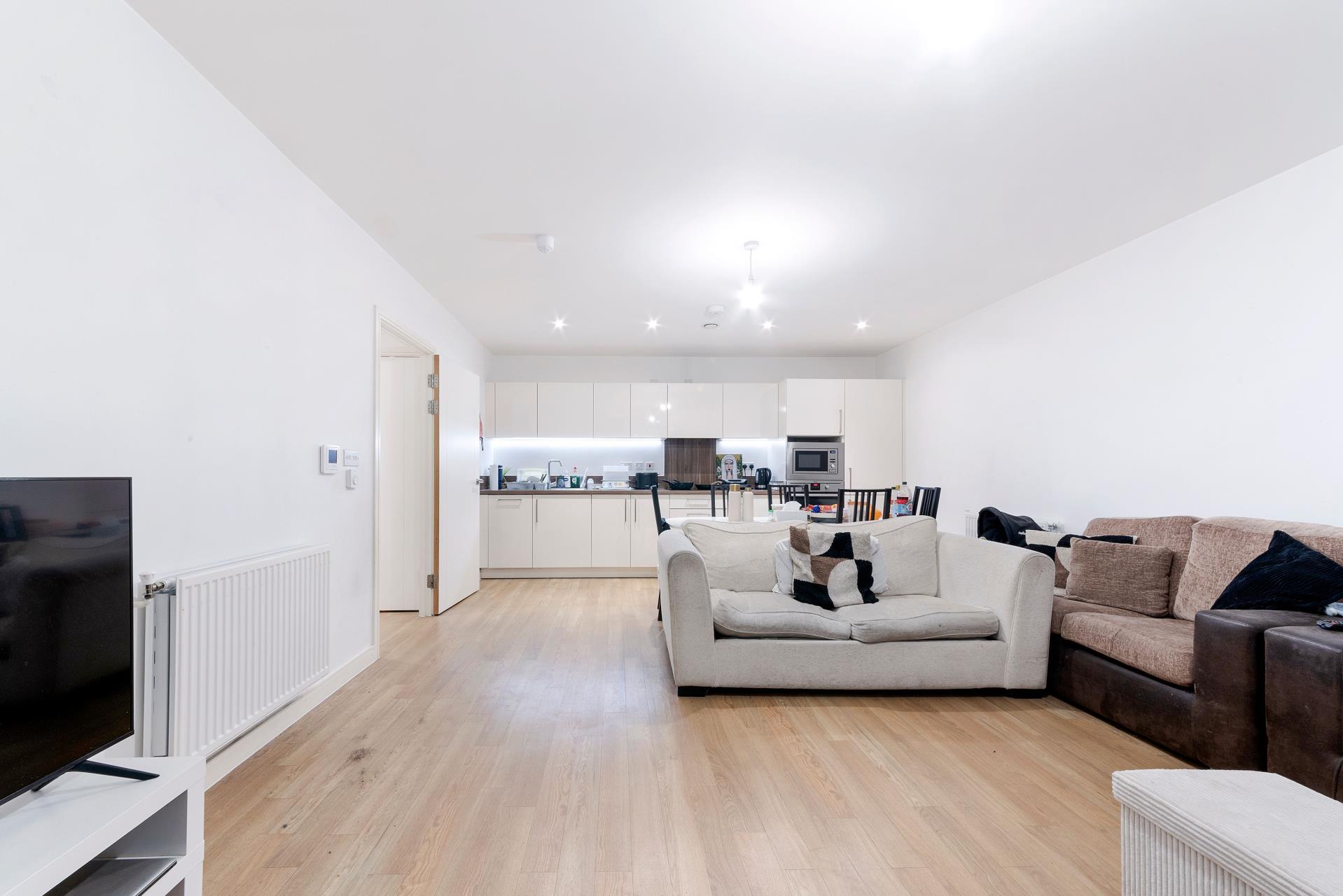 Flat Bramwell Way in Greater London