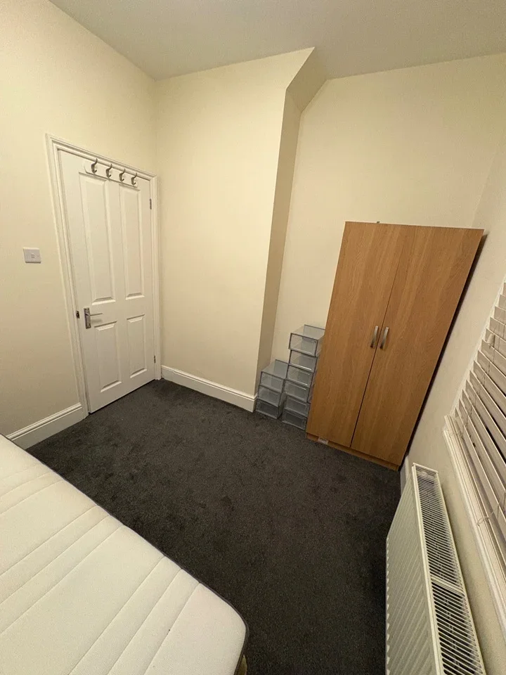 Room Kirkdale in Greater London