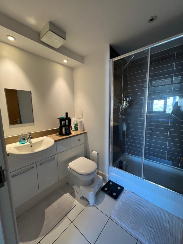 Room Blackwall Way in Greater London